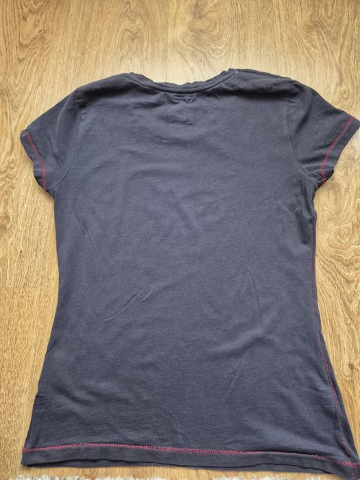 Дамска тениска   .