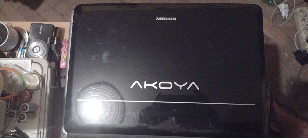 vând leptop medion akoya model:e6221 memorie 4gbrom 297ramtotal