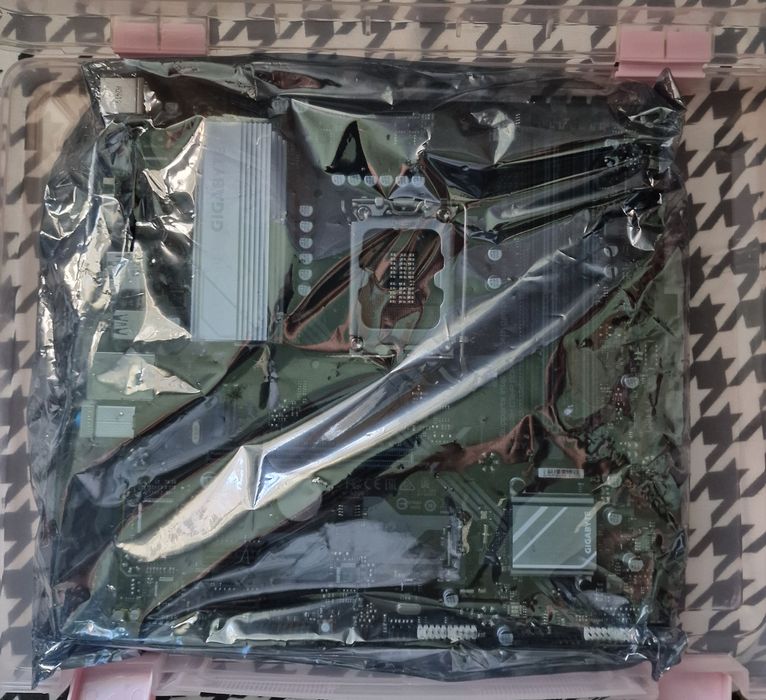 Placa de baza GIGABYTE B760M DDR4