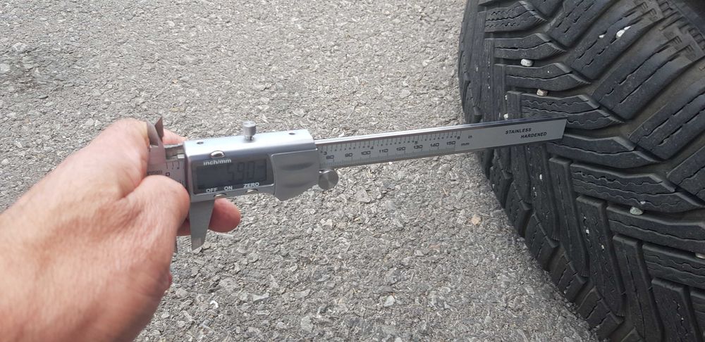 Продавам зимни гуми MICHELIN ALPIN 6 215/60 R17