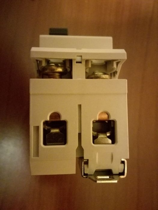 Hager-автоматичен прекъсвач 2/3 полюсен-НОВ