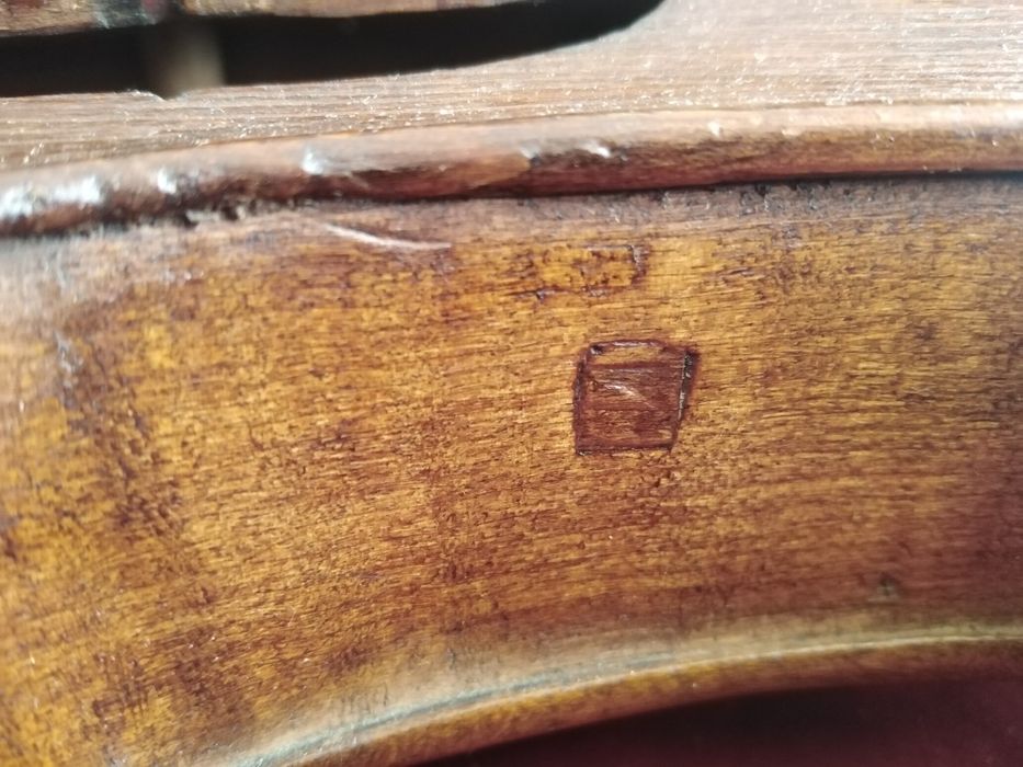 Много стара цигулка