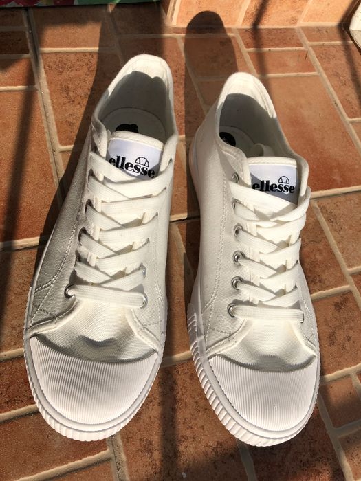 Ellesse Нови кецове на известната Италианска марка. Бели.