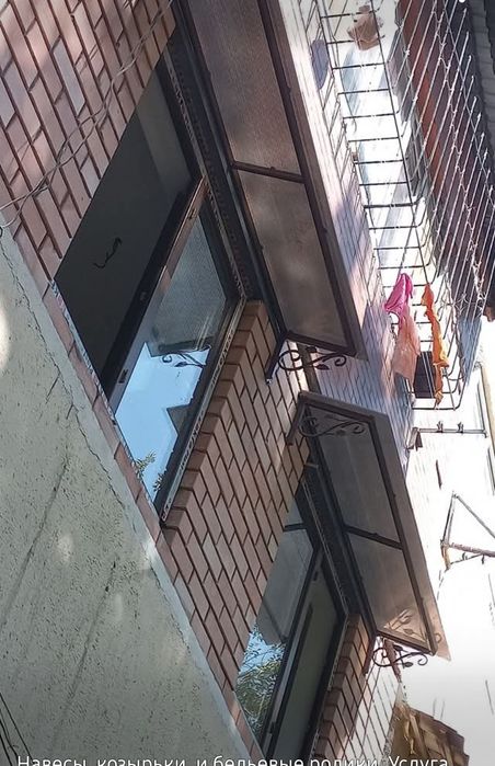 Установка над окнами козырьки делаем на заказ быстро и качественно