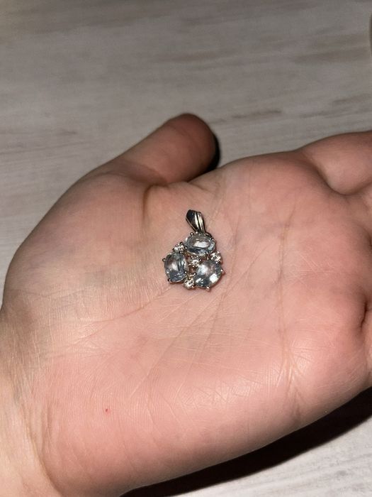 Кулон с натуральными топазами в голуьом цвете из серебра 925 пробы