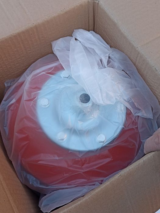 Продам расширительный бачок