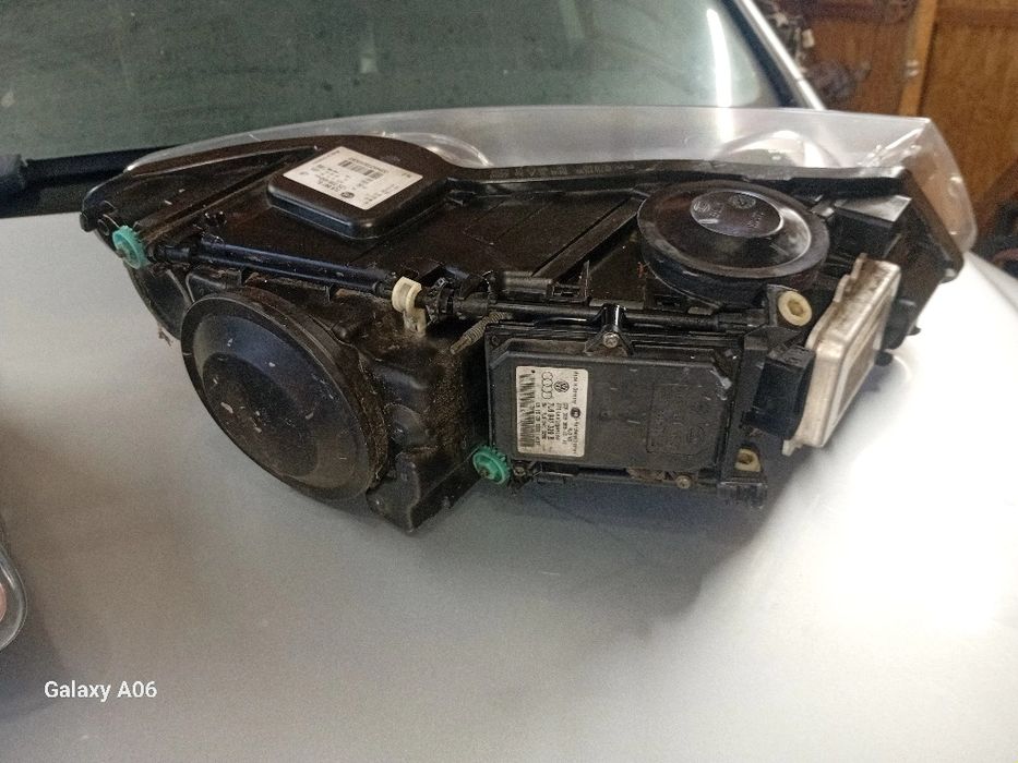Far xenon stanga/dreapta pentru vw touareg 7L 2006/2007/2008/2009