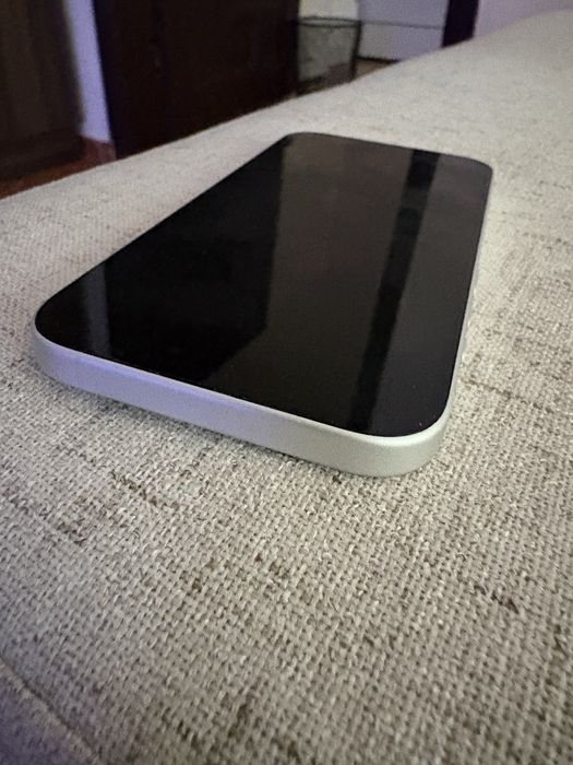 Продавам iphone 16