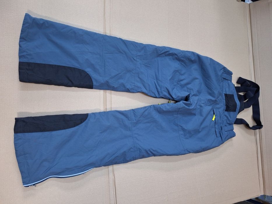 Aproape NOI. Pantaloni de ski cu bretele, marca Crane, mărimea M.