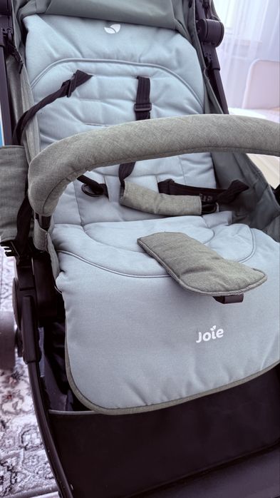 Продам коляску Joie pact