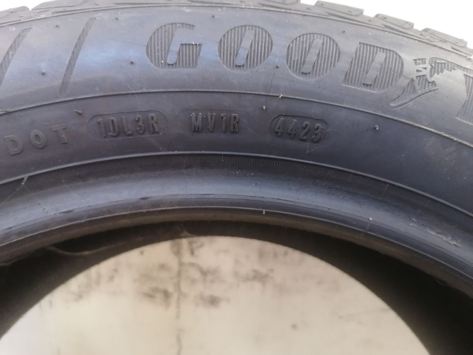 215/55/17  All Season 2x Goodyear 94v   dot 4423    6,,15mm