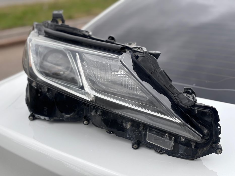 Продается фары на камри 70