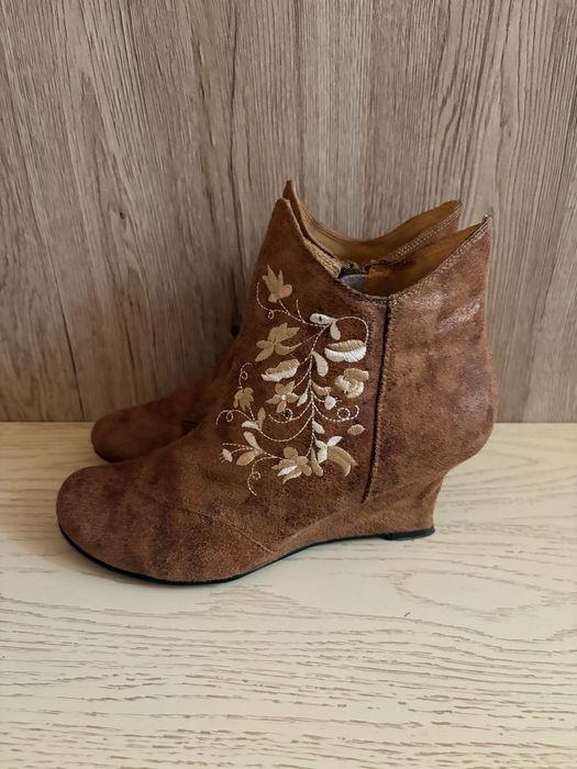 Подарявам Нови дамски обувки на марката SACHA  37-ми номер