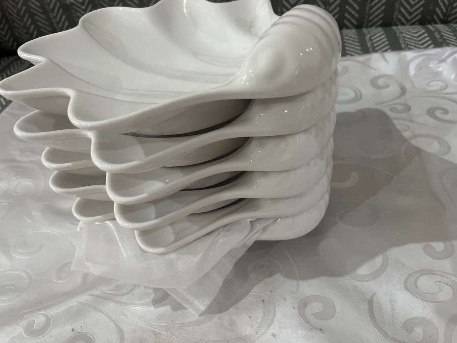 Продам подтарельник и кольцо сервировочное