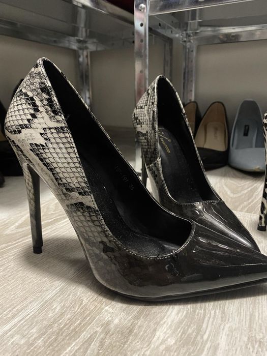 Официални токчета