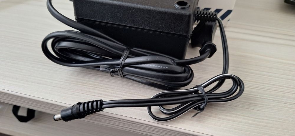 Alimentatoare originale Sharp si Sony Japan.