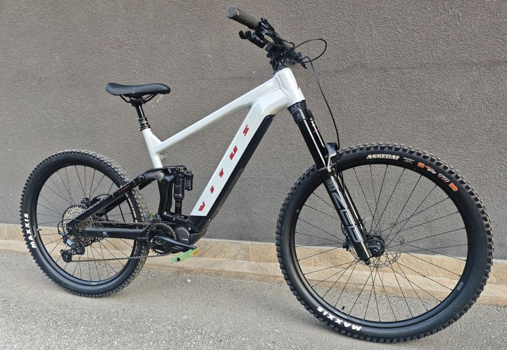 Електрически Велосипед 29/27.5 Vitus Shimano EP8 630Wh Full Rock Shox 2024 Mullet