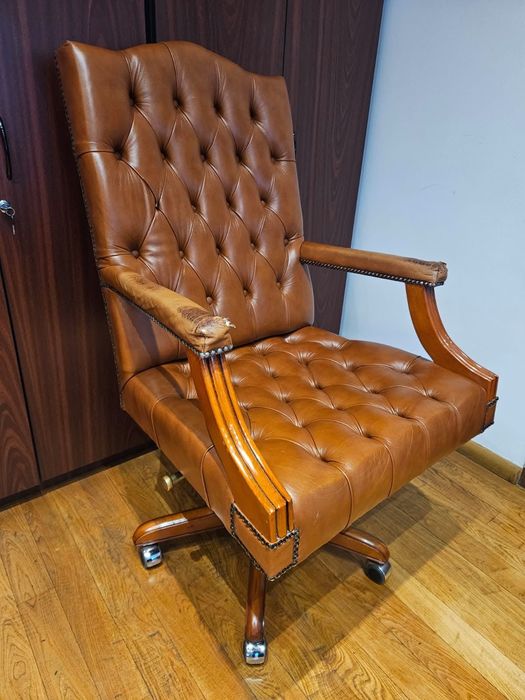 Restauram  mobilier  stil cu piele naturala pret de la