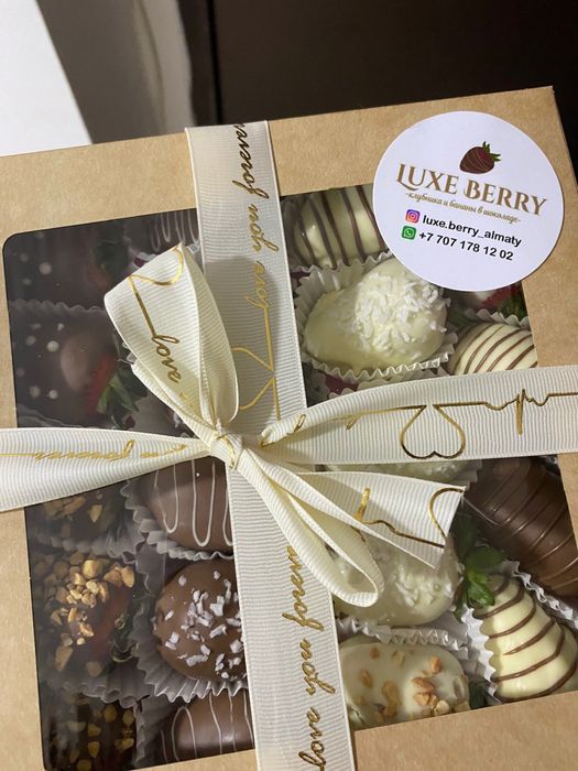 Клубника в шоколаде,банан в шоколаде