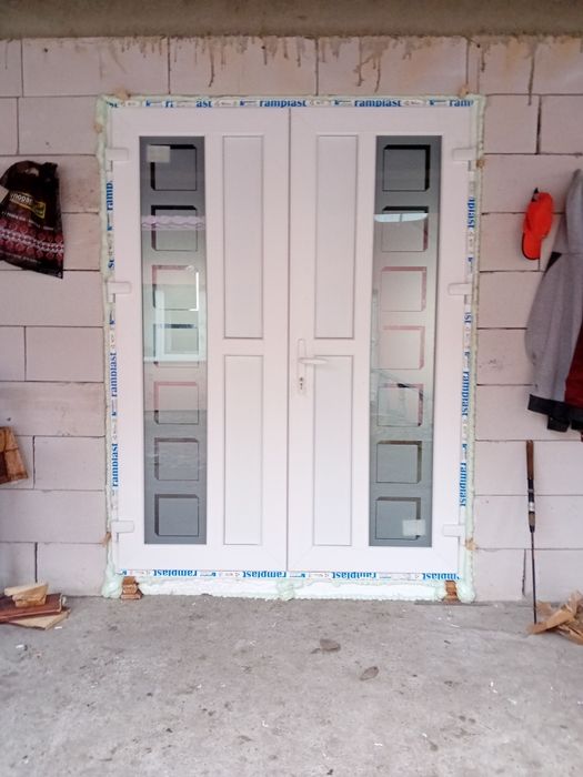 Tâmplărie PVC și plase de insecte .Rulouri exterioare Uși de garaj