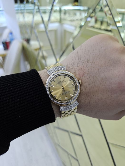 Женские золотые ролексы с бриллиантами
Очень нежная и классическая мод