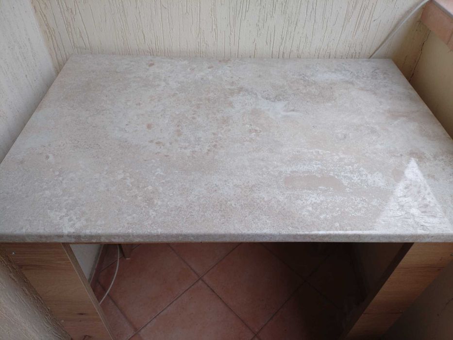 Нова маса с гланцов плот