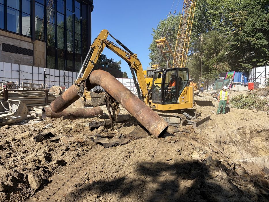 Excavator catelpilar