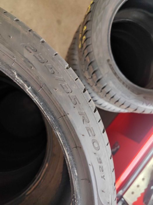 2бр. летни гуми 235/35/20 Pirelli