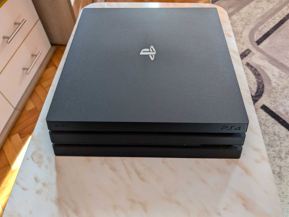 Ps4 pro 1TB с контролер и три игри