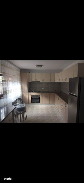Casa cu 5 camere, curte și aer condiționat
