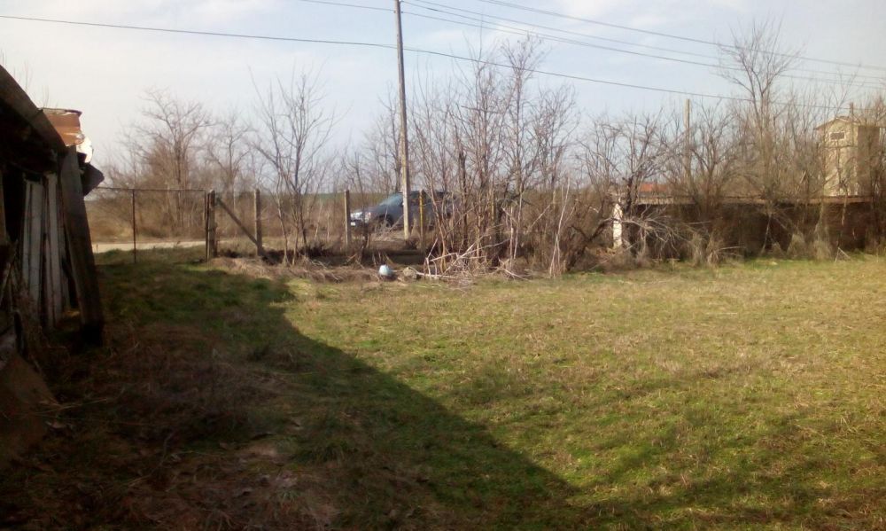 Парцел с къща с. Якимово. На главен път