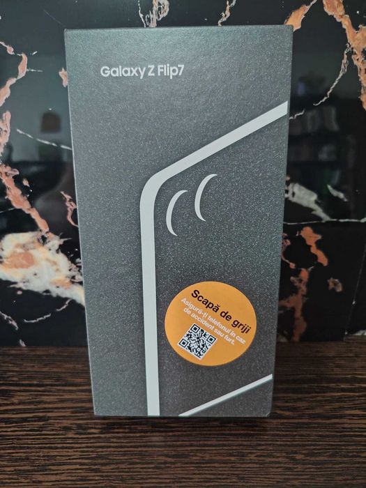 Samsung ZFlip 7  nou