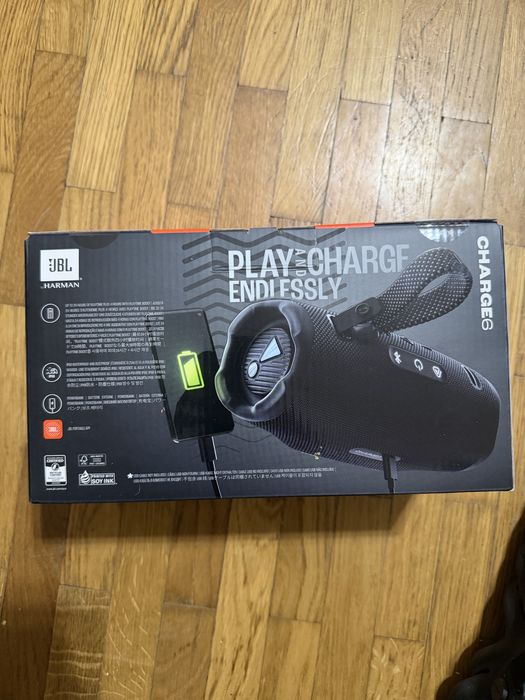 JBL Charge 6.