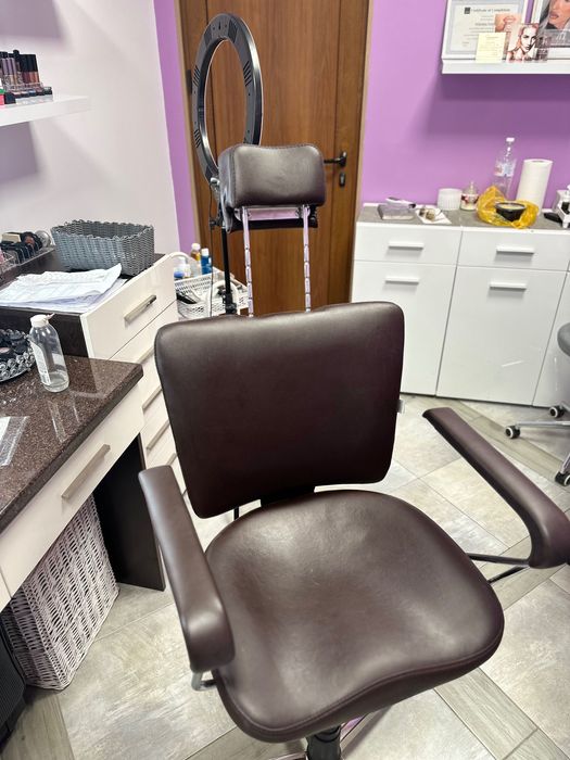 КОЗМЕТИЧЕН/гримьорски/ стол