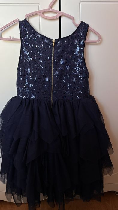 Официална рокля и анцуг на Найк