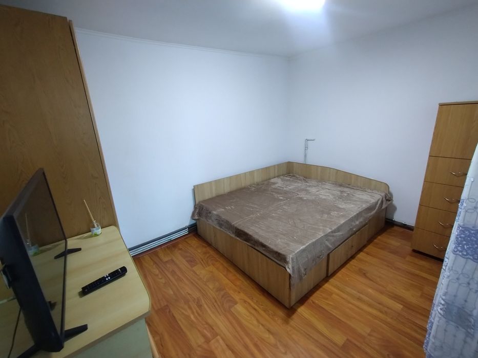 Închiriez apartament