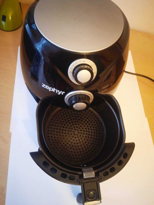 Фритюрник с горещ въздух 2.6 л.