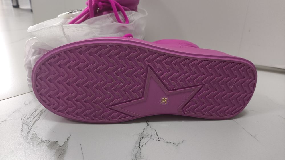 Новые зимние кроссовки 38