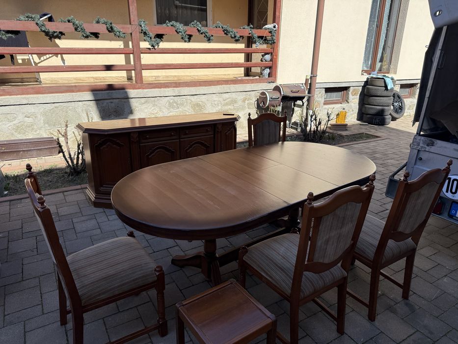 Vând masă lemn masiv 12 persoane cu 6 scaune