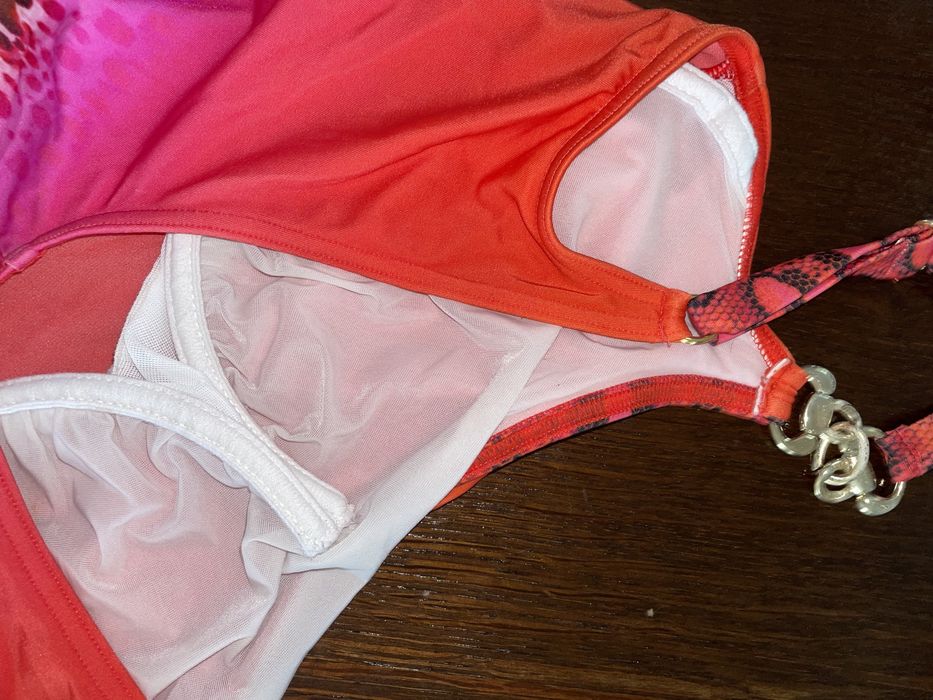 Costum de baie întreg