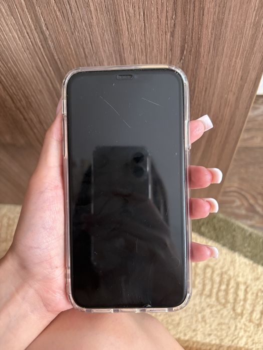 Продаю айфон 11 срочно