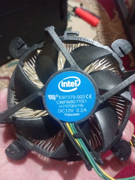 Продам комплект: Процессор Intel Core i3-7100 + Кулер в подарок