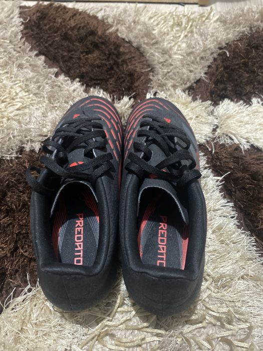 Vand ghete de fotbal adidas predator