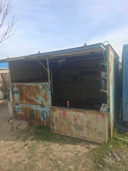 Железный гараж со стеллажами в Актау