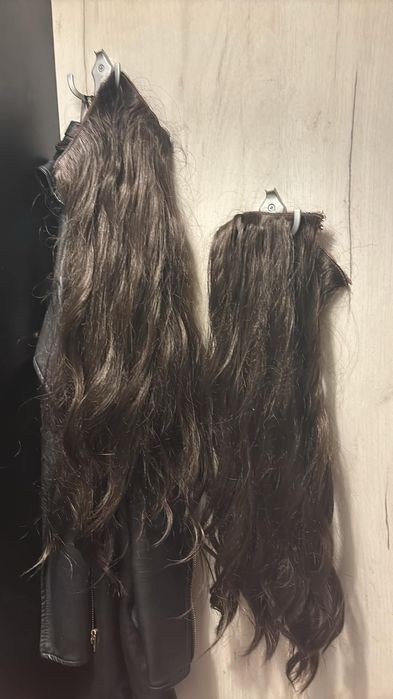 Естествена коса тъмно кестенява,чуплива