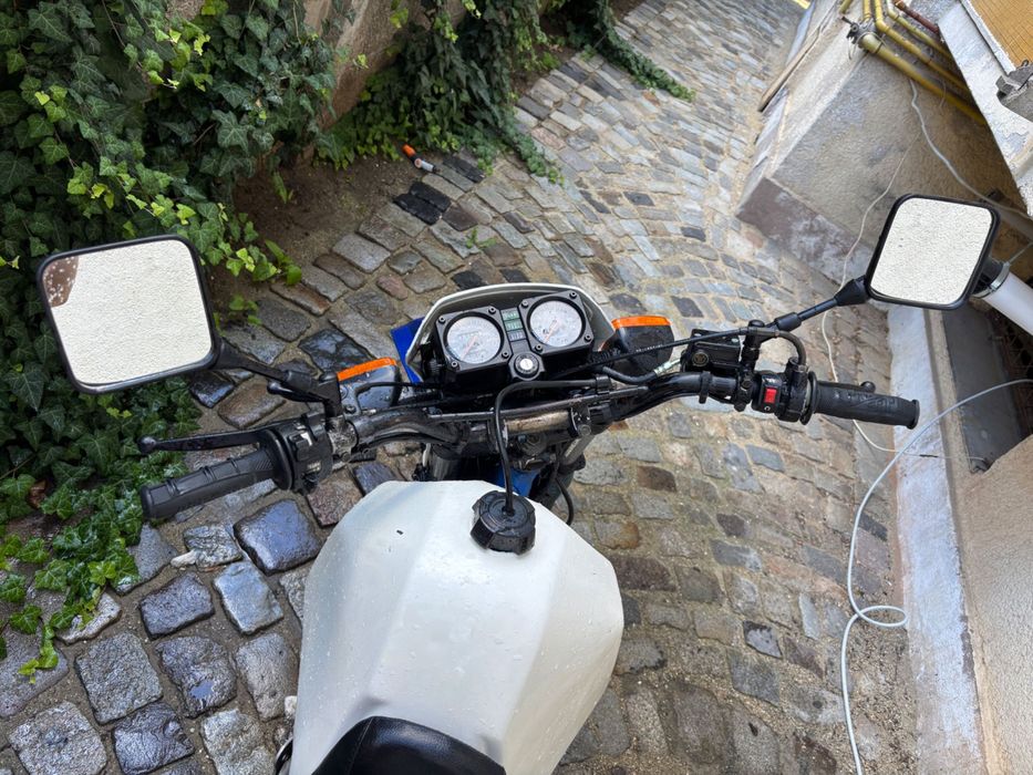 Motocicleta Suzuki DR 600 Dakar