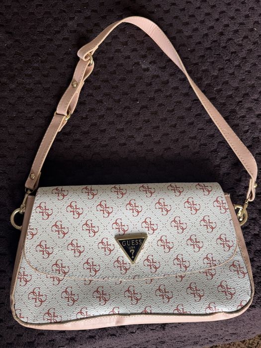 Продавам нови чанти