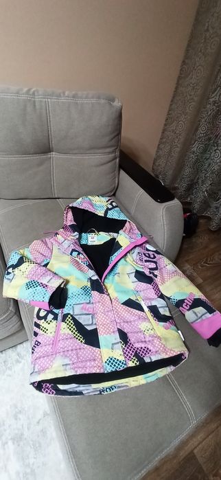 Продам куртку для девочки