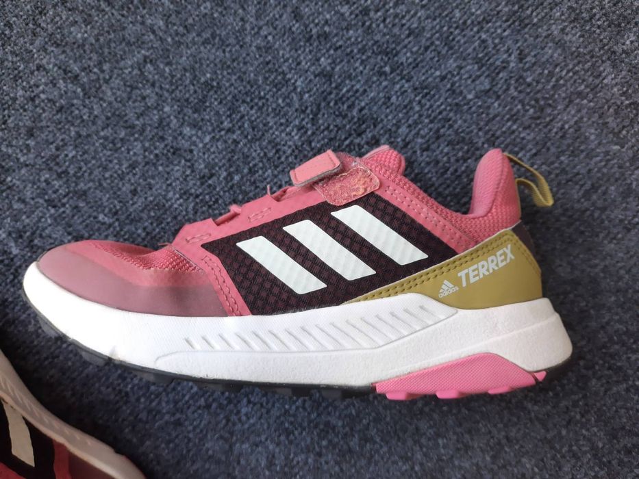 маратонки Adidas  размер 37½