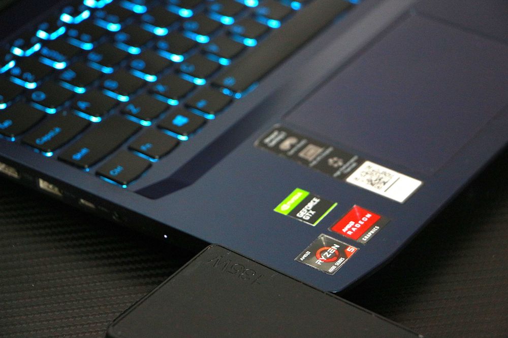 Lenovo Gaming Ideapad Ryzen 5 4.0GHz, GTX 1650 4GB, 16GB RAM 512GB SSD